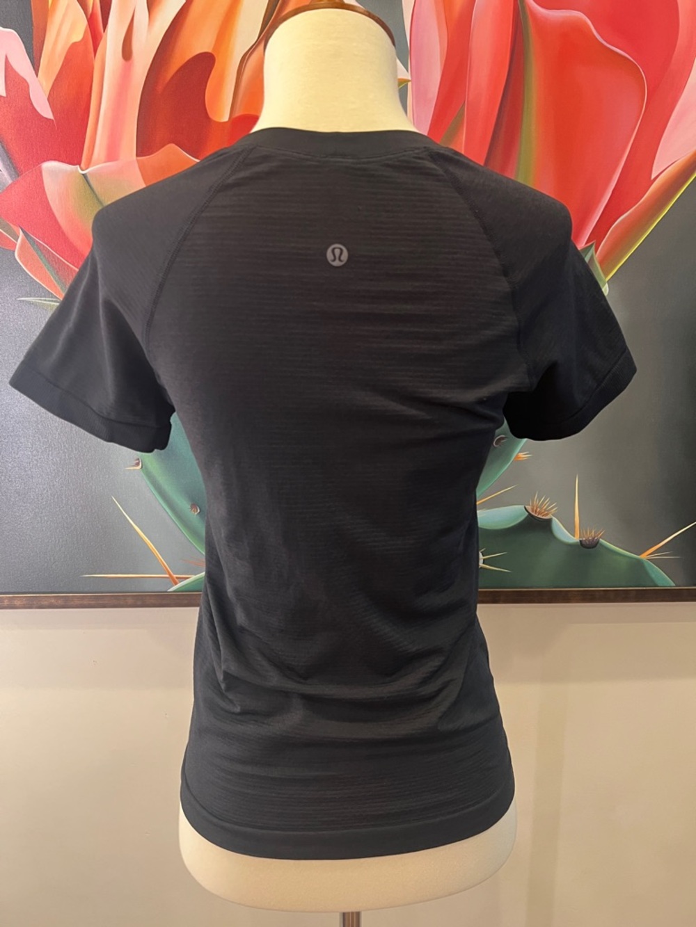 LuLulemon Swiftly Tech Waist Length Top - Picture 4 of 4